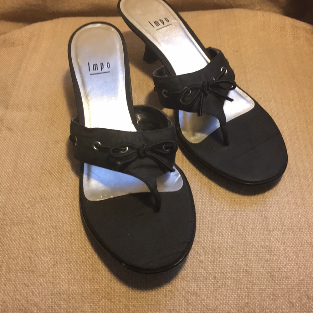 Black sandals.
